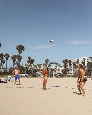 Santa Monica Beach Volleyball - offers 3 different levels of classes. Beginners (no experience needed), intermediate, and advanced.