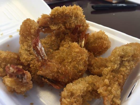 10 fried shrimp. Came with cocktail and tartar sauce!