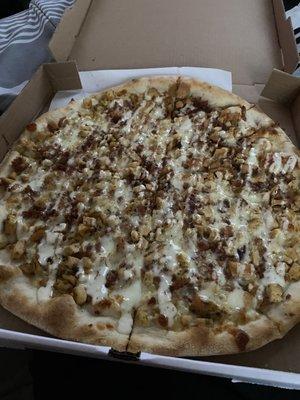 Chicken bacon ranch pizza so amazing !