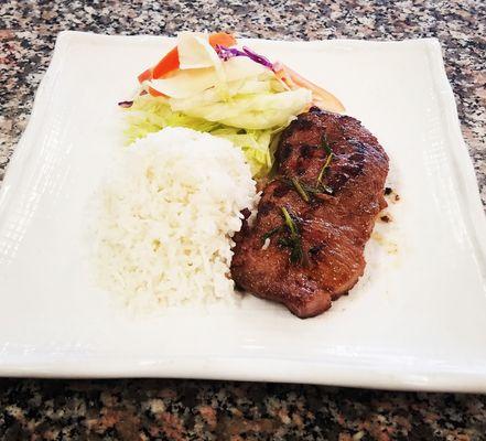 Delicious steak w/ rice & salad