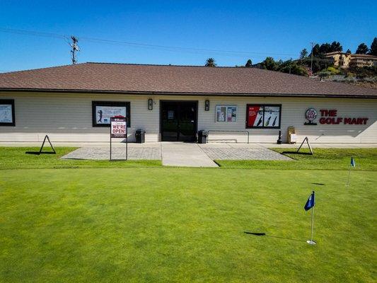 outside of The Golf Mart Carlsbad located at the Carlsbad Golf Center