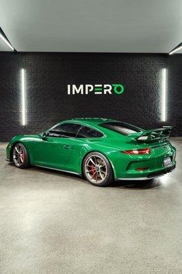 Porsche 911 GT3 fully wrapped in Inozetek British Racing Green