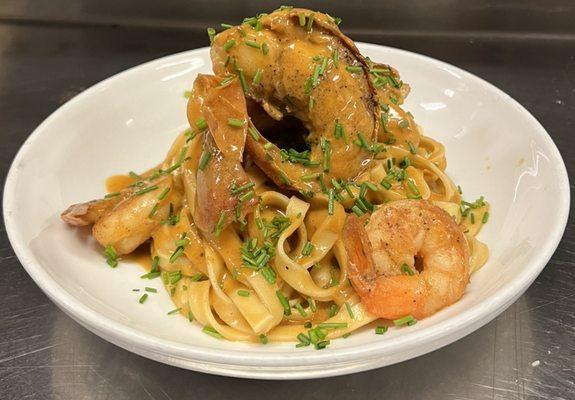 Drunken fettuccine lobster