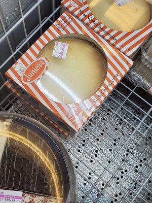 They sell Juniors Cheesecake!!!!!!!!!!