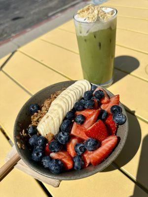 Acai bowl and pan-dan cake matcha latte