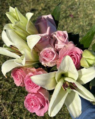 Roses and lilies bouquet.