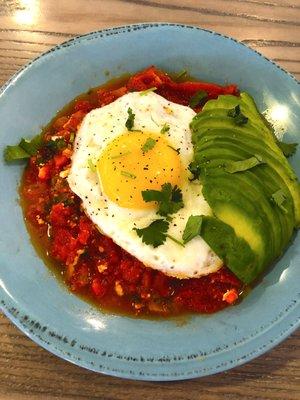 Keto Shakshouka with fried egg and avaocado