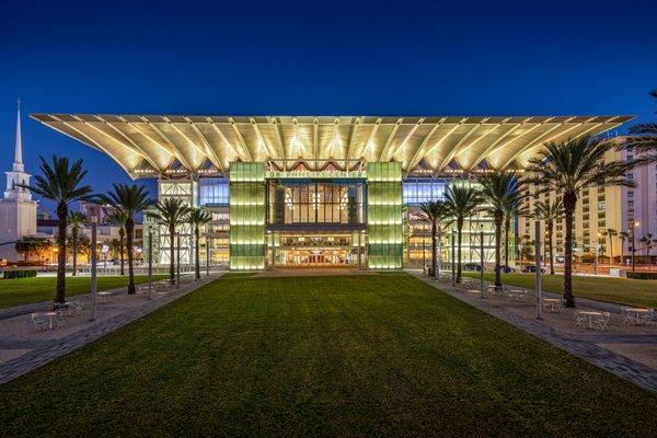 Dr. Phillips Center for the Performing Arts| Seneff Arts Plaza