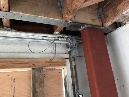 Collector strap connection to embedded cantilever column.