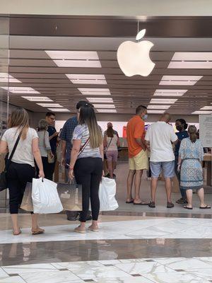 Wait line for Genius Bar. If your 10 minutes late Bill the manager will boot you from your appointment.