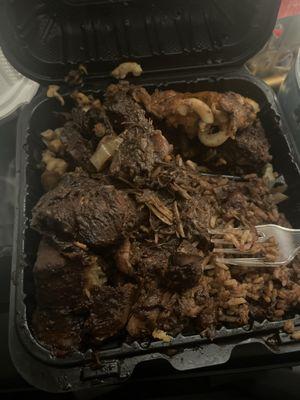 This was supposed to be brown stew chicken over rice and beans, Mac and cabbage. Come on now!!! Smh