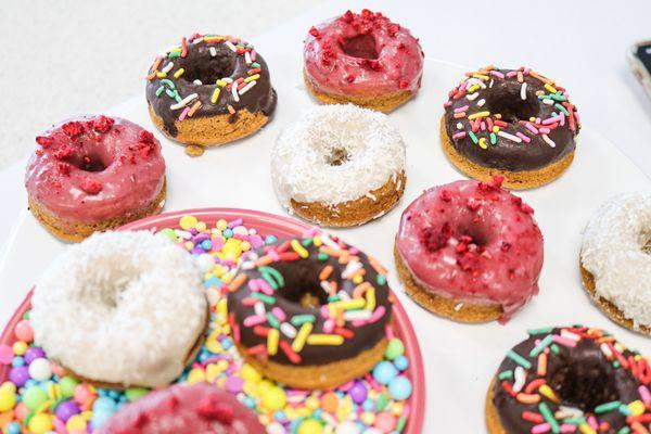 Mixed mini vegan donuts! So delish... Flavors, Chocolate, Strawberry, Coconut.
 #vegan #glutenfree #sugarfree