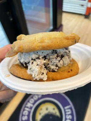 Insomnia Cookies