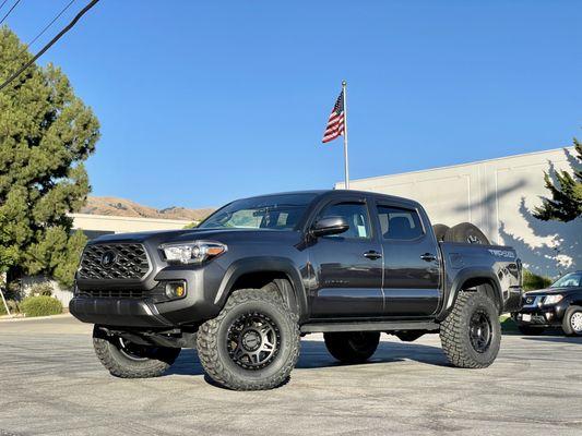 Tacoma after a full lift with KING 2.5 w/adjusters, ICON UCAs, and Method wheels wrapped in BFGoodrich KM3s