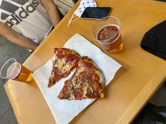 Pepperoni Mushroom Pizza slice with modelos