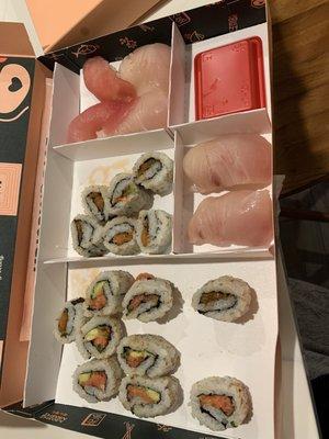 Missing : tuna in my tuna roll and 2 more pieces of sushi, my salmon sushi and 1 order of yellowtail.