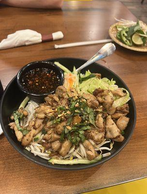 Vermicelli noodle bowl with lemongrass chicken