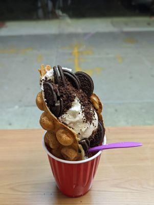 Oreo bubble waffle cup