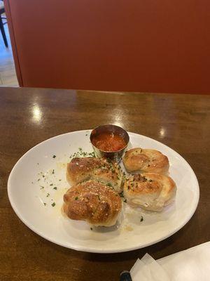 Garlic Knots W/Tomato Sauce.