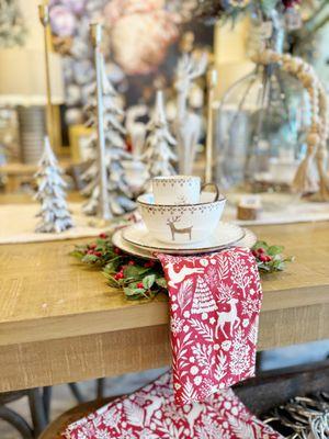 Shop our Holiday Table Settings at Brookstone