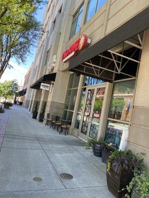 Entrance of Town Center Cold Stone Creamery.