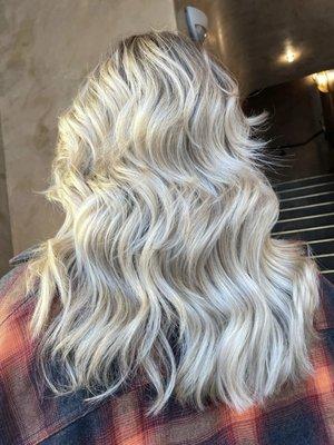 Specialty blonding - teasylights, babylights, and balayage