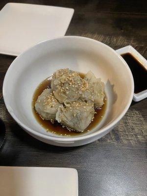 Pork Shumi (5 steamed pork dumplings with sesame seeds)