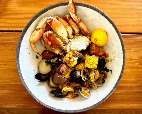 PACIFIC NORTHWEST DUNGENESS CRAB AND SEAFOOD BOIL