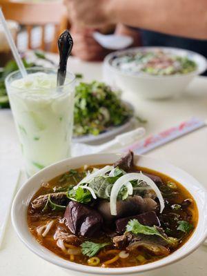 Bun Bo Hue & Che Thai ~