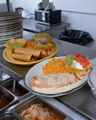 Taquitos mexicanos ; chimichanga deluxe