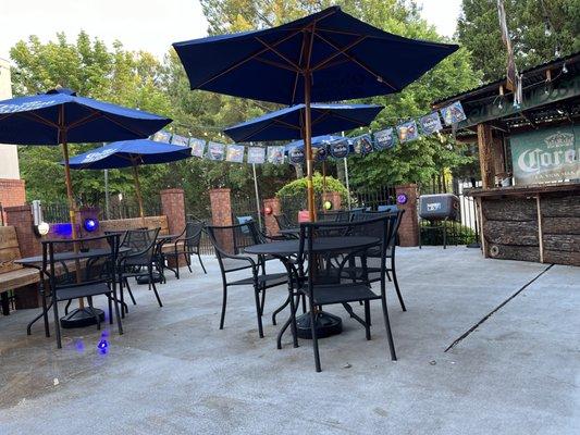 open patio for refreshing drinks to enjoy nature