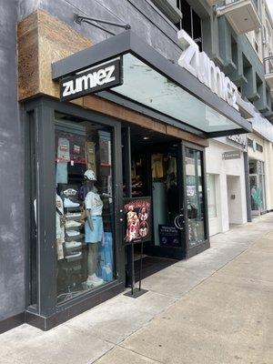 Zumiez