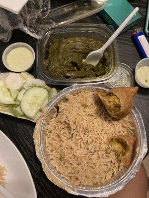 (Palak paneer - smelled sour and tasted expired) (brown rice with peas - not good) (samosa - edible and no tamarind sauce)