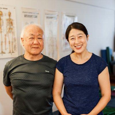 EIko is a Shiatsu specialist who releases all sorts of muscle stiffness on shoulder and around scapula.