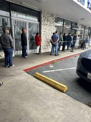 Lines waiting for the morning pack of tortillas