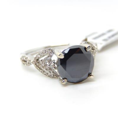 Black eco-friendly diamond set in 14k diamond ring