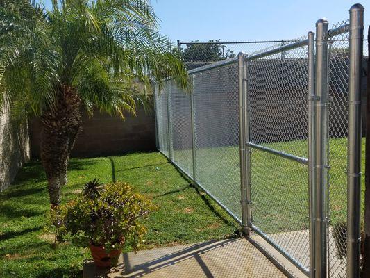 Lavin Fence built and installed this chain-link dog run in Garden Grove, CA. We used 1 ¼ inch mesh galvanized chain-link with a bottom rail.