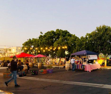 Outdoor patio with food vendor