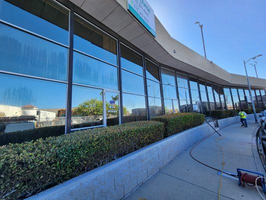 Commercial window cleaning