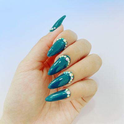 Uv gel extension with gems