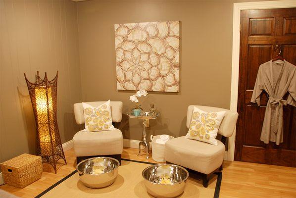 Foot soak area in treatment room before massage therapy services.