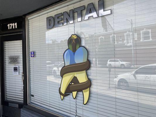 Hollywood's best dental care!