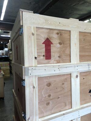 Museum quality crate with latches