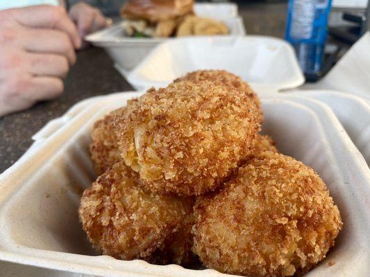 Deep Fried Mac N Cheese Balls