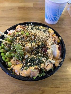 Medium size poke bowl