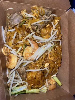 Pad Thai with shrimp and beef