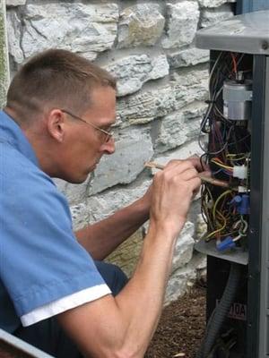 Does your air conditioner need to be serviced? No problem! We can send you a service technician.