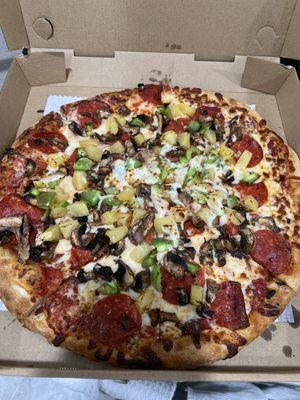 Medium pepperoni, pineapple, mushroom, bellpepper YUM