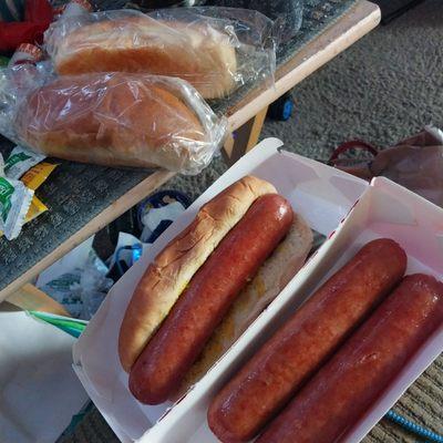 Asked for 3 hotdogs and tbis is how the served them, Hot dogs in 1 container. Buns still in their wrappers. Had to assemble them at home.