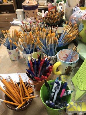 Tons of paint brushes